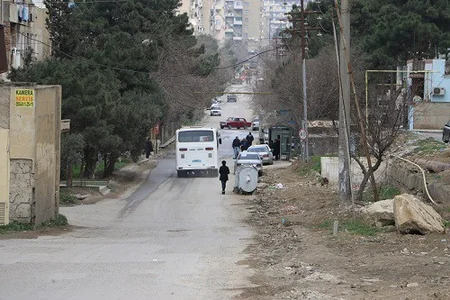 Xətai rayonunda daha bir yol təmir olunur