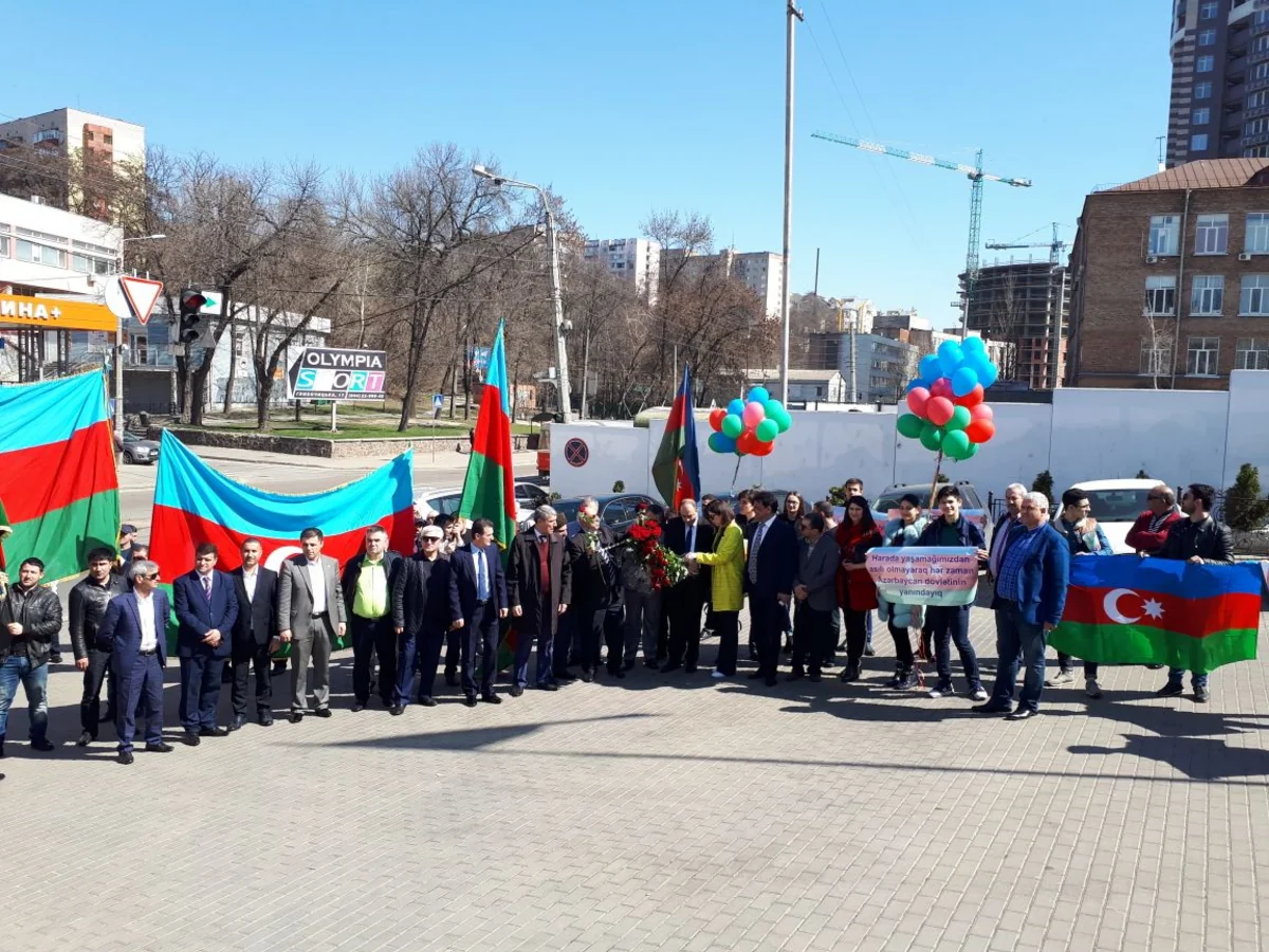 Azərbaycanlılar Kiyevdə həmrəylik aksiyası keçirib