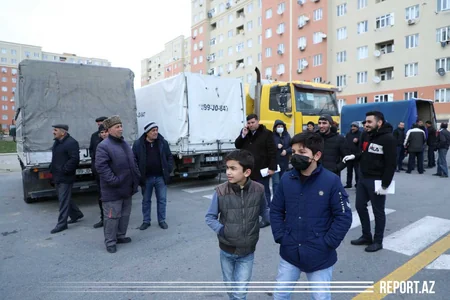 Məcburi köçkün ailələrə bayram sovqatı paylanıb