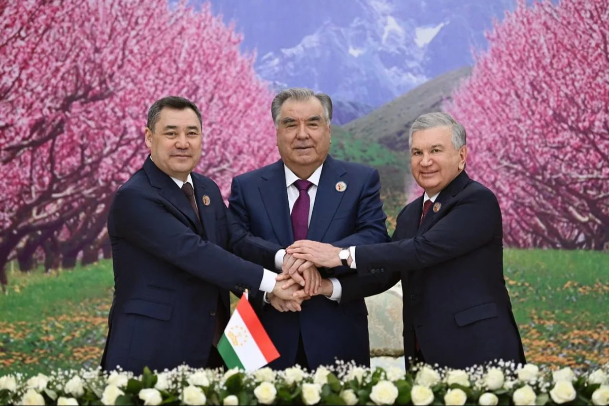 Özbəkistan, Tacikistan və Qırğızıstan prezidentləri dostluq stelasını açıblar
