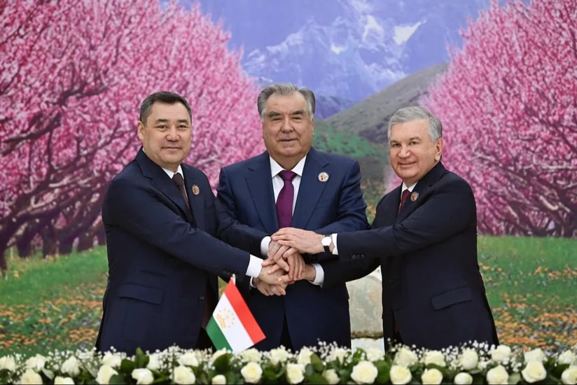 Özbəkistan, Tacikistan və Qırğızıstan prezidentləri dostluq stelasını açıblar