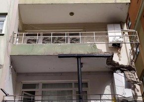İstanbulda eyvanların uçması nəticəsində bir nəfər xəsarət alıb