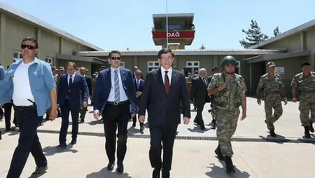 Davutoğlu İŞİD-lə qarşıdurmanın yaşandığı Kilis bölgəsinə səfər edib - FOTO