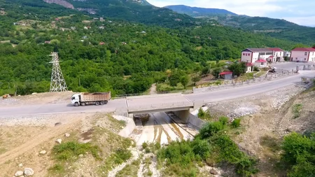 Turizm imkanlarını genişləndirən yolun yenidən qurulması yekunlaşır