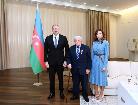 Prezident İlham Əliyev Xalq artisti Əlibaba Məmmədova “Şərəf” ordenini təqdim edib - YENİLƏNİB