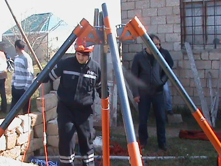 ​FHN əməkdaşları su quyusuna düşmüş şəxsi xilas edib - FOTO - YENİLƏNİB