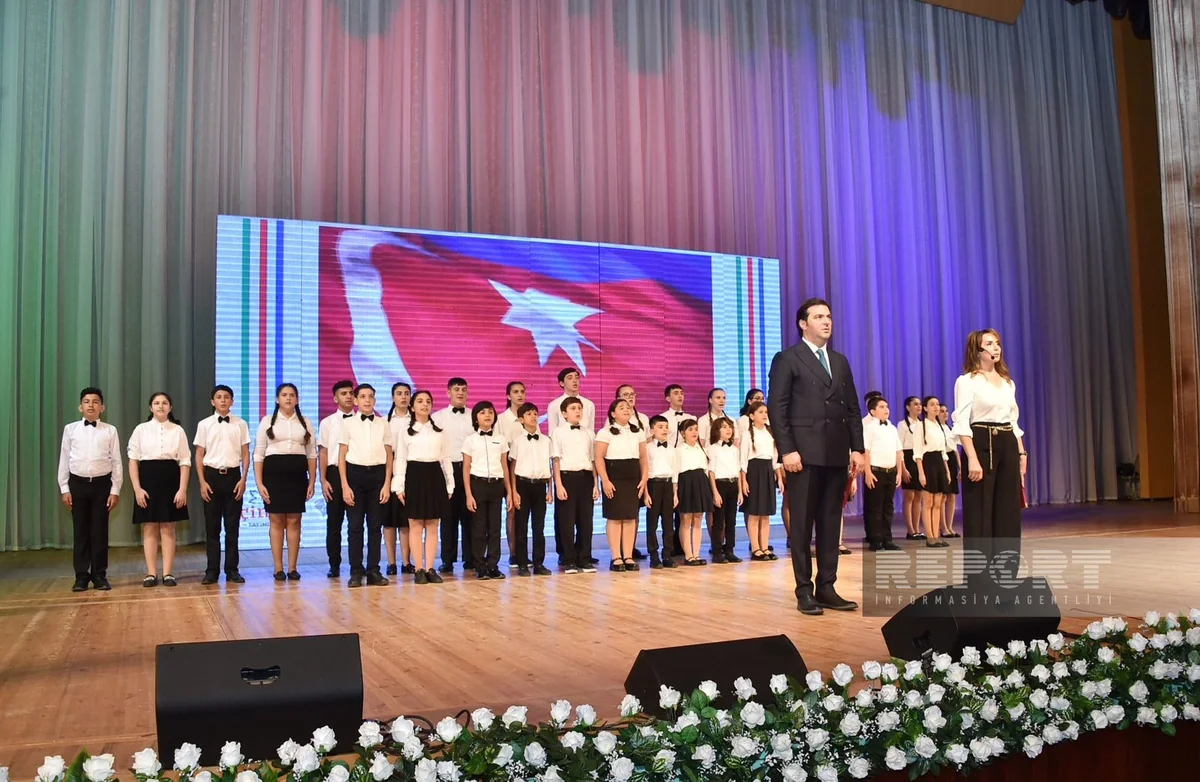 Bakıda Heydər Əliyevin 100 illiyinə həsr olunan ibtidai sinif müəllimlərinin lll forumu keçirilib