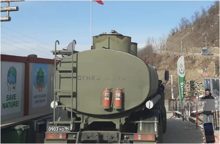 Total of 30 vehicles of peacekeepers move freely through Khankandi-Lachin road