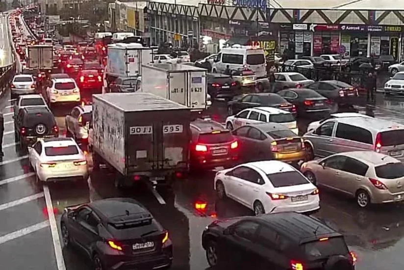 Bakıda sıxlıq olan yollar açıqlanıb