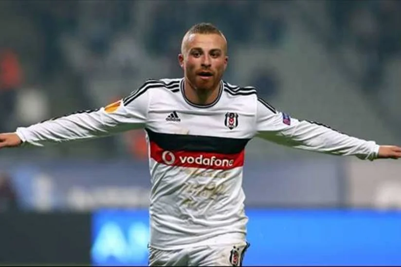 ​Beşiktaşın futbolçusuna silahlı hücum olub