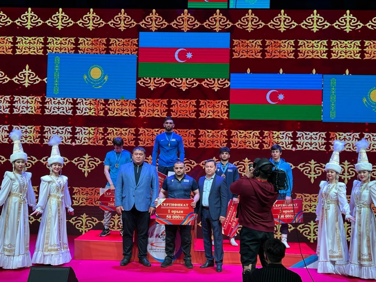 Azərbaycanın gənc güləşçiləri beynəlxalq turniri 11 medalla tamamlayıblar
