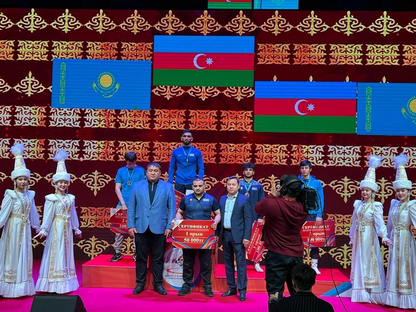 Azərbaycanın gənc güləşçiləri beynəlxalq turniri 11 medalla tamamlayıblar