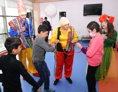 Heydər Əliyev Fondunun təşəbbüsü ilə kimsəsiz və xüsusi qayğıya ehtiyacı olan uşaqlar üçün Novruz şənlikləri keçirilib