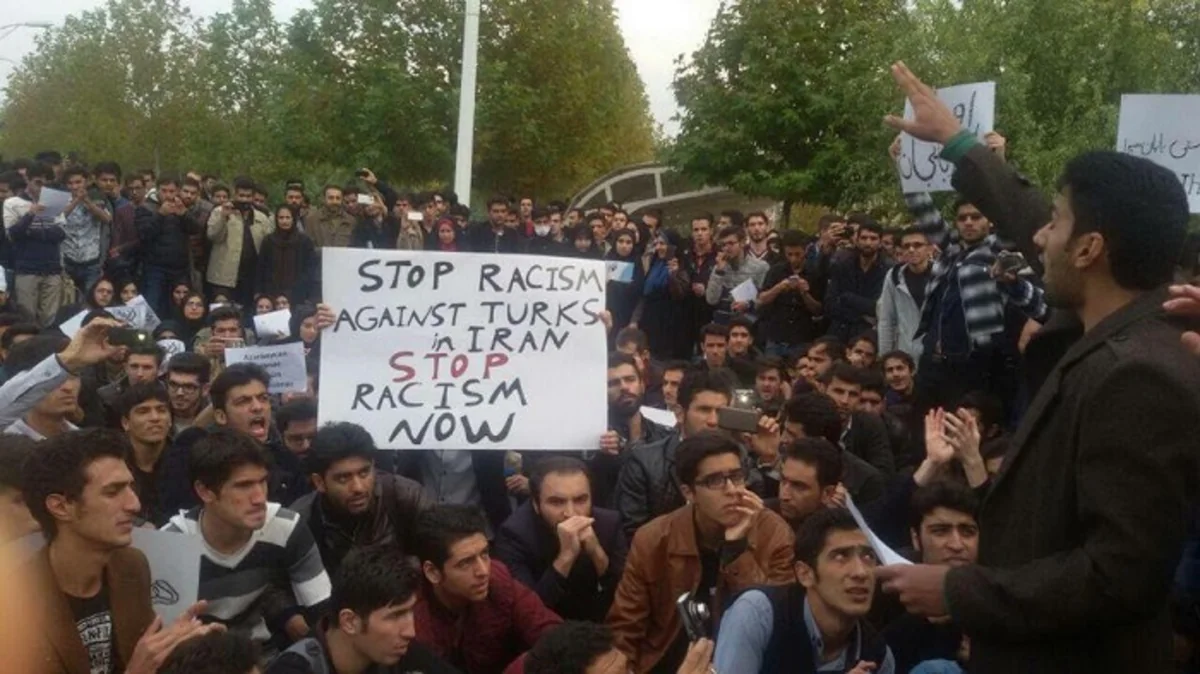 İranda azadlıq mücadiləsi - aksiya iştirakçıları Diktatora ölüm! şüarı səsləndirib