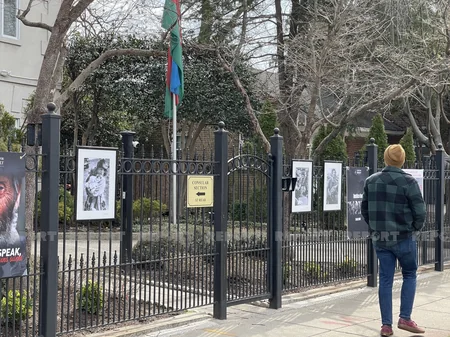 Перед посольством Азербайджана в США выставлены фотографии и плакаты о Ходжалинском геноциде