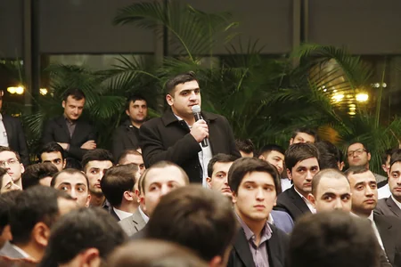 SOCAR prezidenti neftçi gənclərlə görüşüb