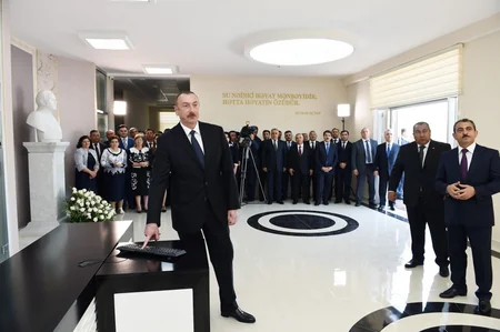 Президент Ильхам Алиев принял участие в церемонии подачи питьевой воды в город Хызы и поселок Алтыагадж