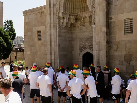 Uels millisi Bakıda gəzintiyə çıxıb