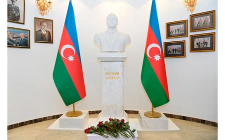 Jeyhun Bayramov visits Azerbaijani Embassy in Iraq