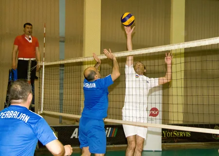 Bakı 2015ə dəstək məqsədilə jurnalistlər arasında voleybol matçı keçirilib