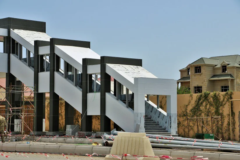 Müşviqabad qəsəbəsində 2 yerüstü piyada keçidinin inşası yekunlaşır