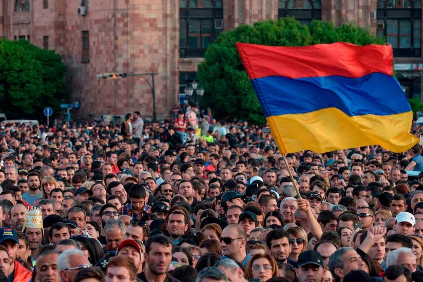 Poll: 42.6% of Armenians blame local authorities for border incidents with Azerbaijan