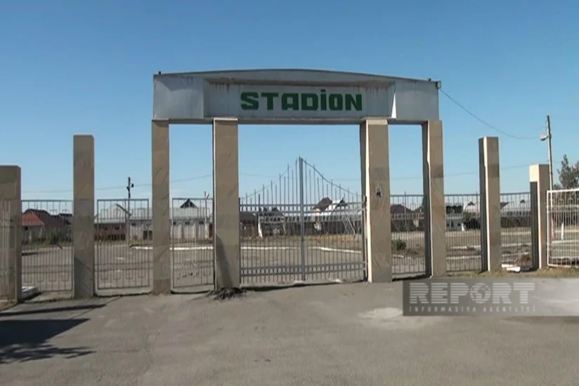 Ucarın mərkəzi stadionunda oturacaqlar dağılıb, yardımçı bina talan edilib