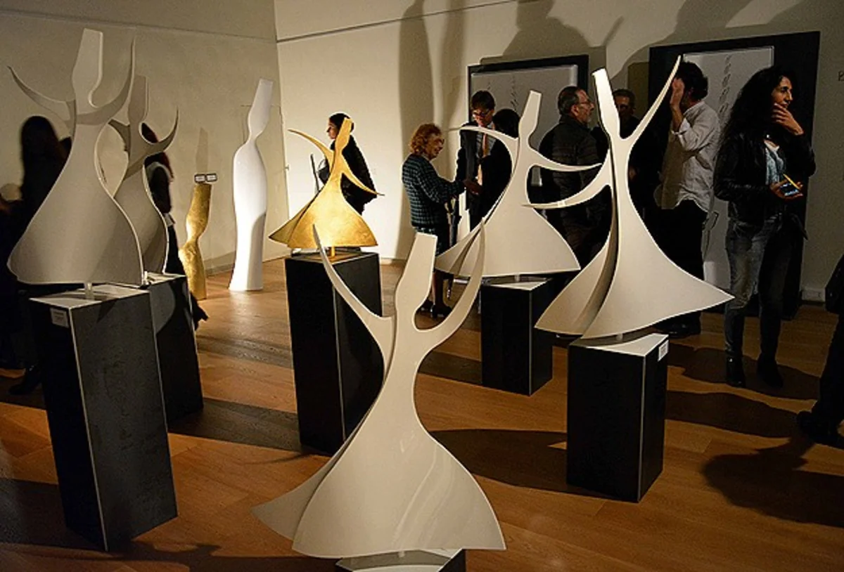 İtalyan heykəltəraş sufizmi əks etdirən Dərvişlər adlı sərgi keçirib