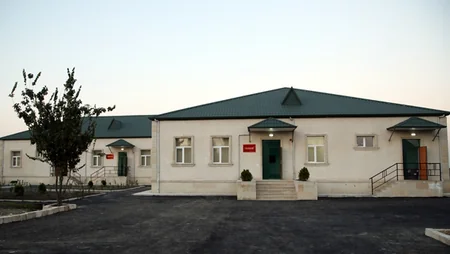Müdafiə naziri hərbi şəhərciklərdə aparılan tikinti işlərinin gedişatını yoxlayıb - FOTO