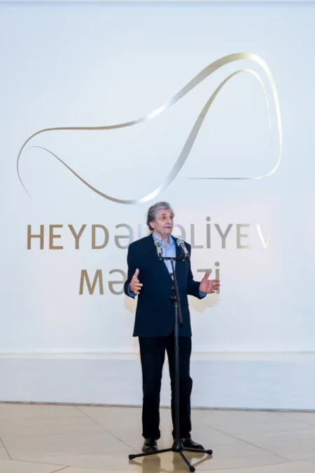 Heydər Əliyev Mərkəzində bəhreynli rəssamın “İlk qığılcım” adlı sərgisi açılıb
