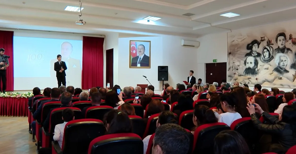 Bakıda Heydər Əliyevin xatirəsinə həsr olunmuş Sən elə bir zirvəsən adlı tədbir keçirilib