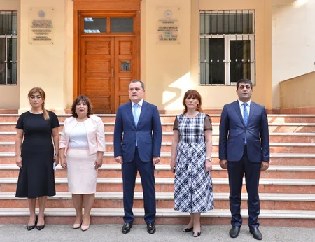 Təhsil naziri “Bilik günü”ndə internat məktəbində olub