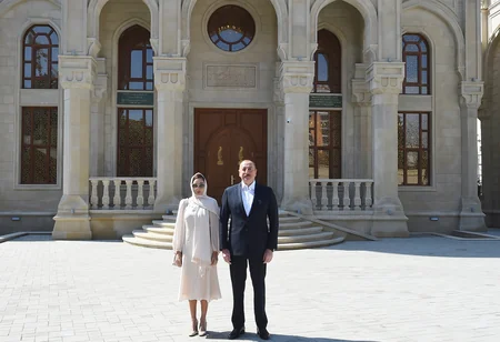 Президент и первая леди приняли участие в открытии Джума мечети в Наримановском районе