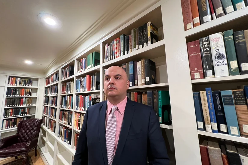 Эксперт: Париж все менее привержен принципам международного права