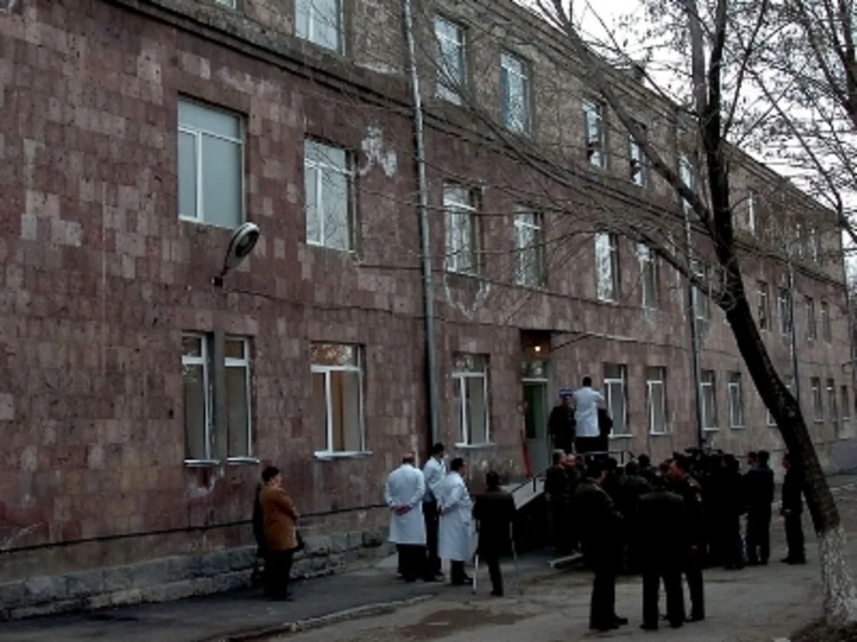 Неполное признание от главного военного врача Армении: Некоторым военнослужащим ампутировали обе ноги