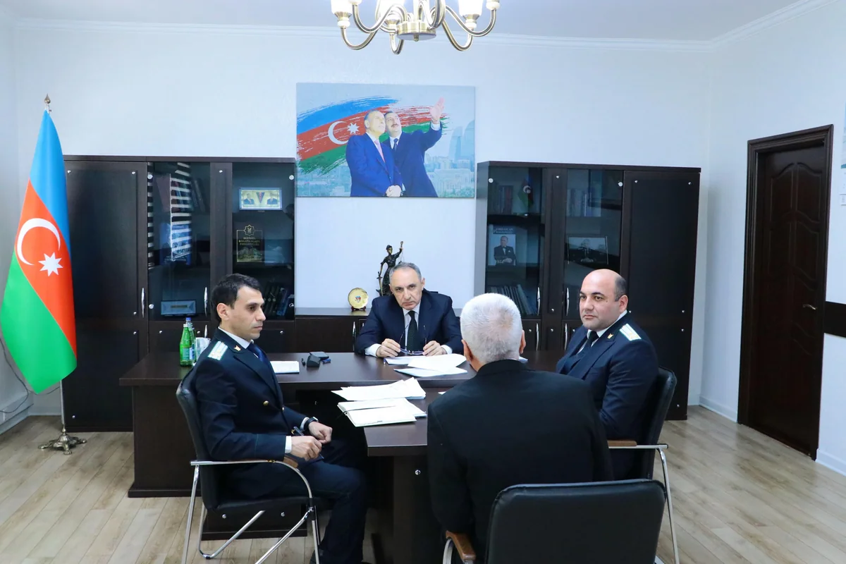 Baş prokuror Yevlaxda vətəndaşları qəbul edib