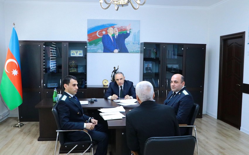 Baş prokuror Yevlaxda vətəndaşları qəbul edib