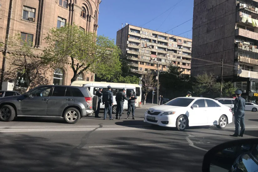 В Ереване между полицейскими и студентами произошло столкновение - ВИДЕО