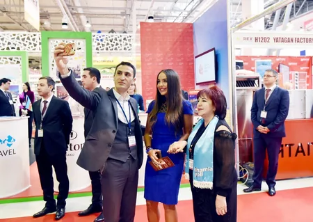 Prezident İlham Əliyev “AITF-2018” XVII Azərbaycan Beynəlxalq turizm və səyahətlər sərgisi ilə tanış olub - YENİLƏNİB - 2