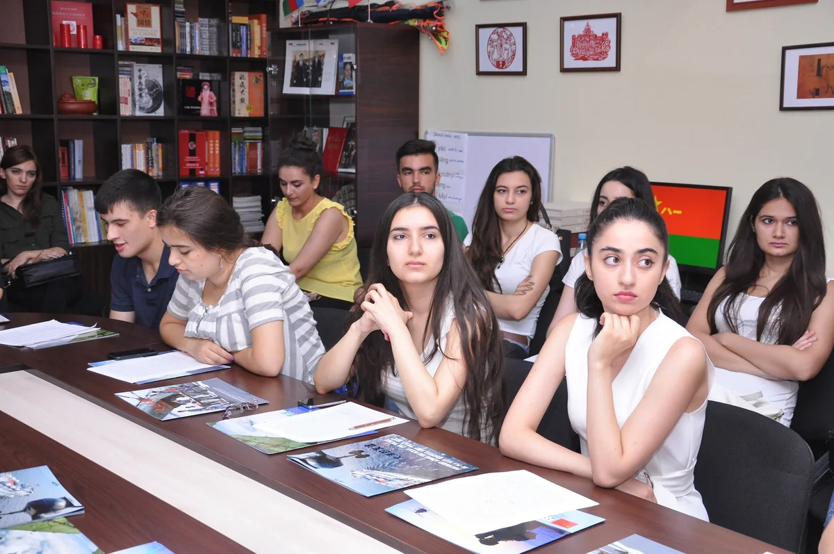 Beynəlxalq təhlükəsizliyin təmin olunmasında Azərbaycan və Çin Silahlı Qüvvələrinin rolu müzakirə olunub
