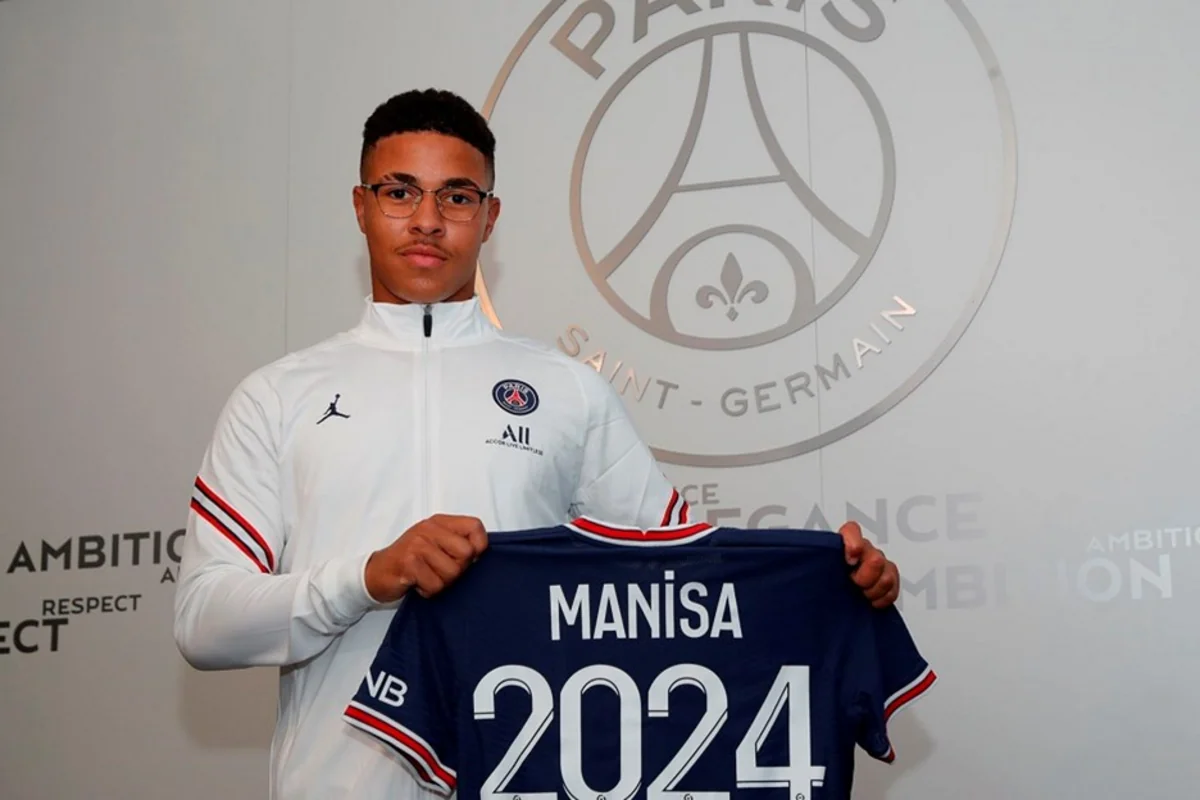 PSJ 18 yaşlı müdafiəçi ilə müqavilə bağladı