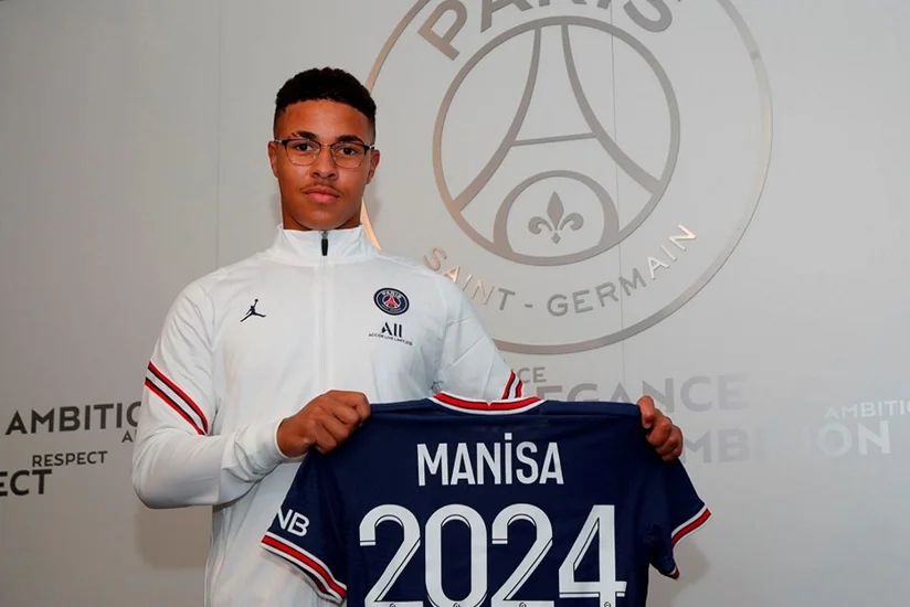 PSJ 18 yaşlı müdafiəçi ilə müqavilə bağladı