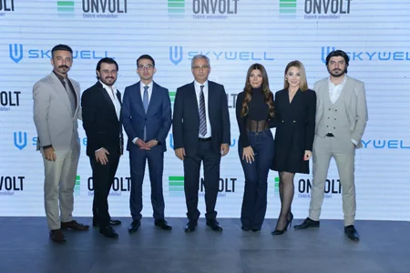 ONVOLT elektromobil satış-sərgi salonunu və SKYWELL ET5 modelini təqdim edib