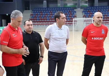 Zaur Axundov milli komandanın futzalçıları ilə görüşüb