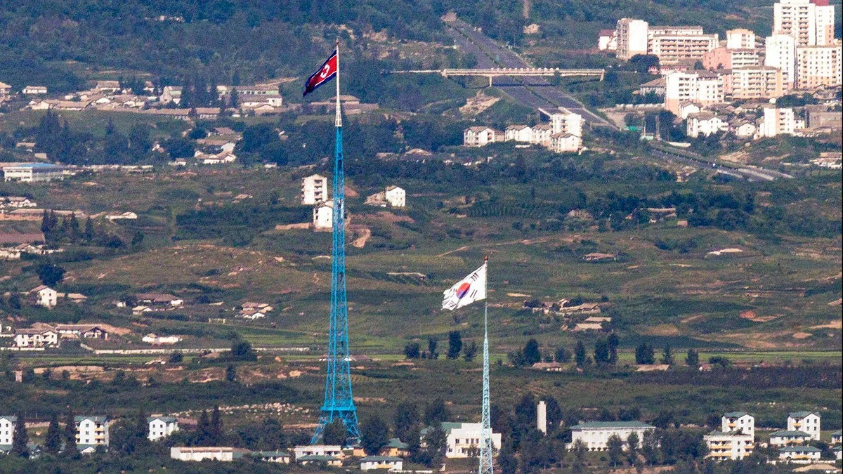 Cənubi Koreya ordusu Şimali Koreya sərhədində xəbərdarlıq atəşi açıb