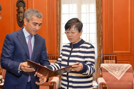 Executive Director of Heydar Aliyev Foundation discusses cooperation in Beijing