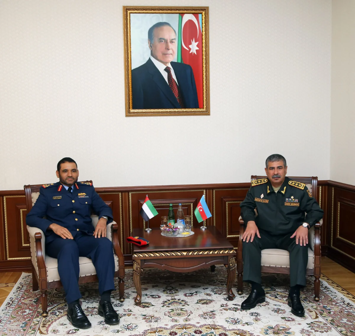 Zakir Həsənov BƏƏ generalı ilə görüşüb