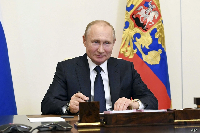 Путин провел оперативное совещание с Совбезом РФ