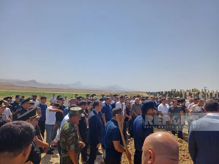Naxçıvanda göldə batan şəxsləri xilas etməyə çalışarkən boğularaq ölən polis dəfn olunub
