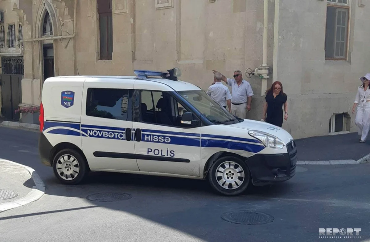 Bakıda polis avtomobili qəza törədib - FOTO